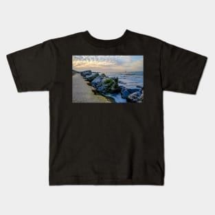 High tide at Cart Gap on the Norfolk coast Kids T-Shirt